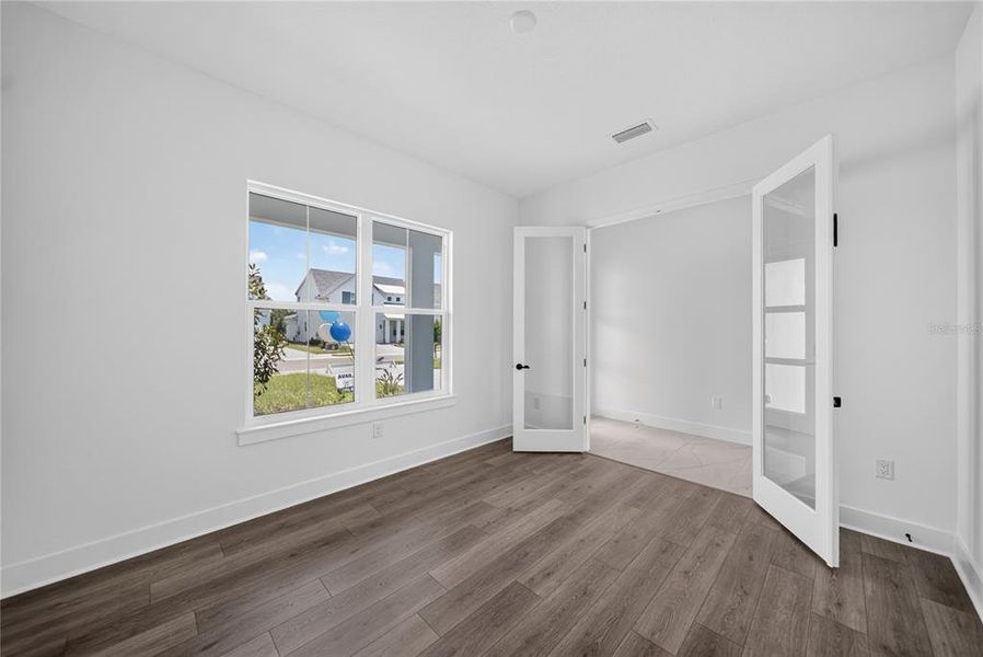 Spacious, unfurnished interior of a new home in Gracewater at Sarasota, Sarasota (Image 24).