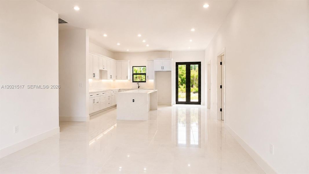 OPEN PLAN LIVING / DINING / FAMILY / KITCHEN OPEN PLAN LIVING / DINING / FAMILY / KITCHEN