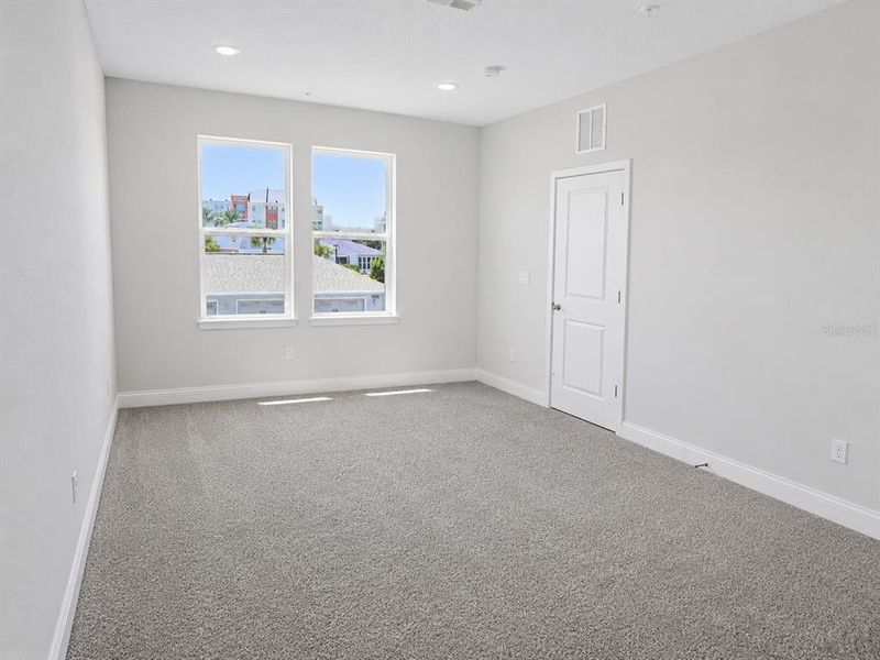 Spacious, unfurnished interior of a new home in Gatherings® of Lake Nona, Orlando (Image 15).