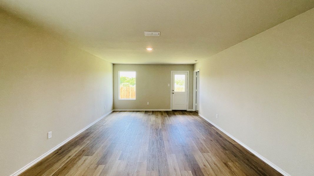 Spacious, unfurnished interior of a new home in Sunnycreek, Crowley (Image 11).