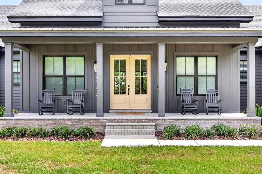 Exterior details and patio area of a home in , Lakeland (Image 4).
