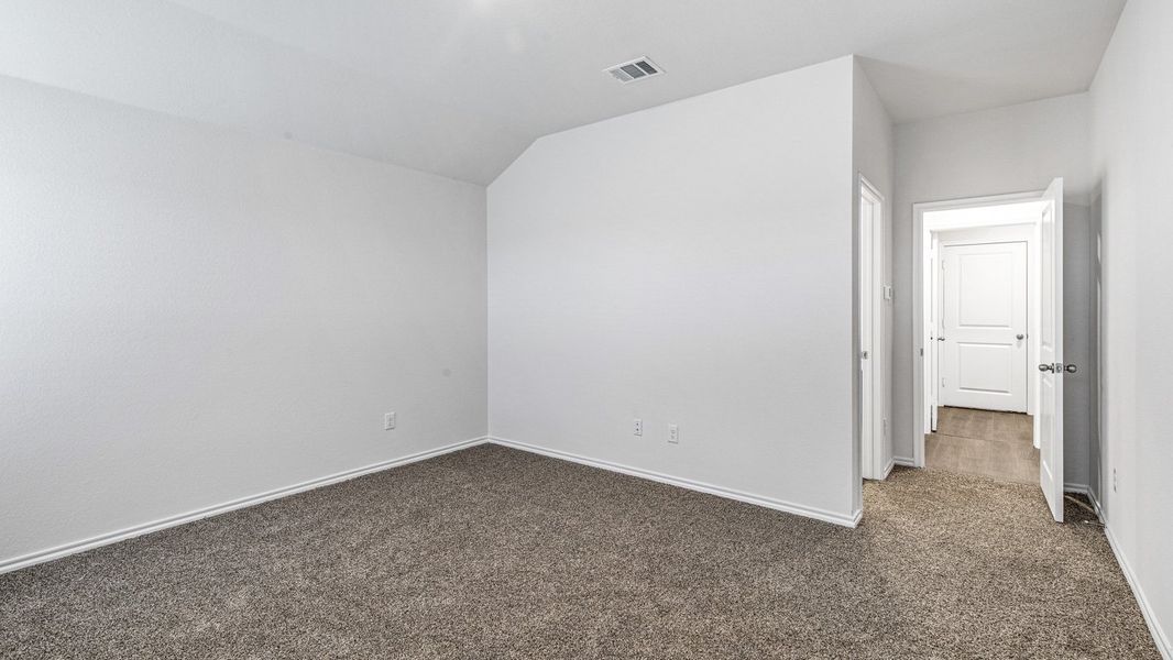 Spacious, unfurnished interior of a new home in Stonewyck Farms, Ennis (Image 16).