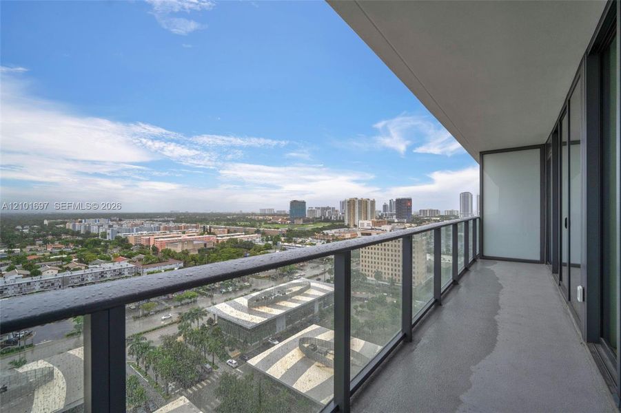 Condo located in Hallandale Beach, FL showcasing its design and architecture (Image 5).