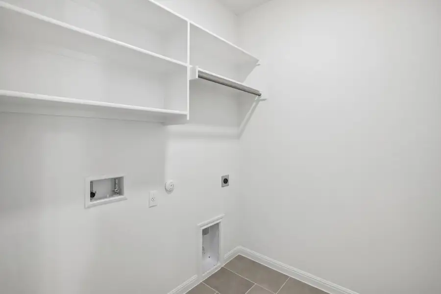 Spacious, unfurnished interior of a new home in Trinity Ranch, Elgin (Image 44).
