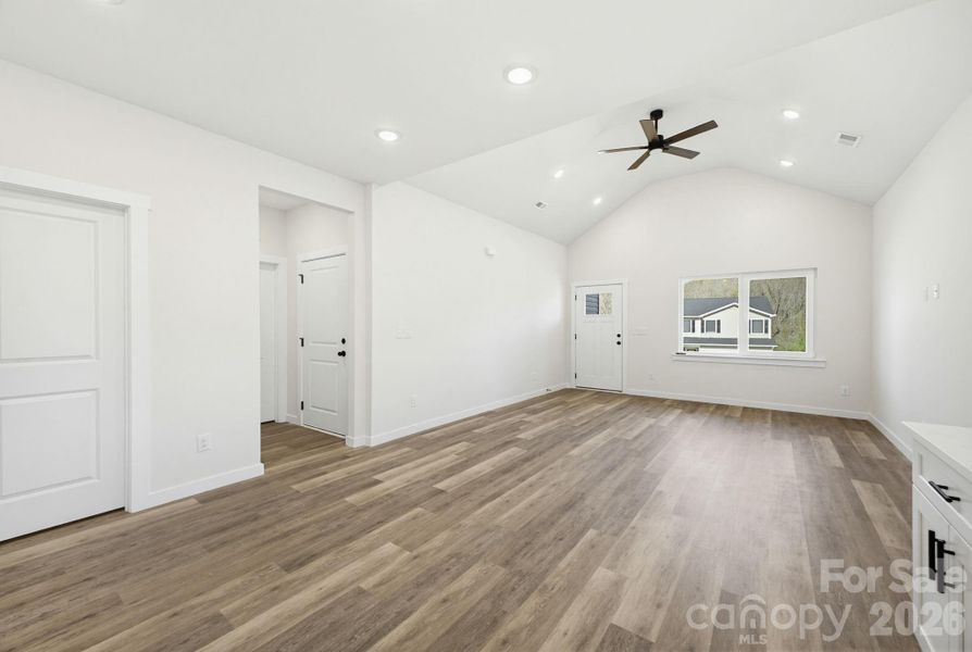 Spacious, unfurnished interior of a new home in , Hudson (Image 16).