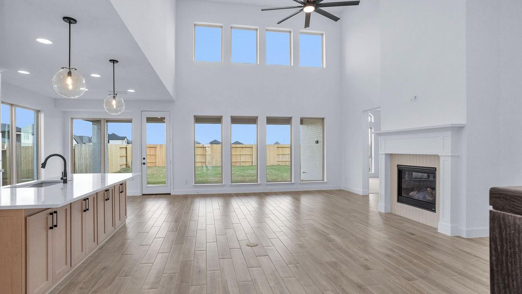 Spacious, unfurnished interior of a new home in Everly, Tomball (Image 17).