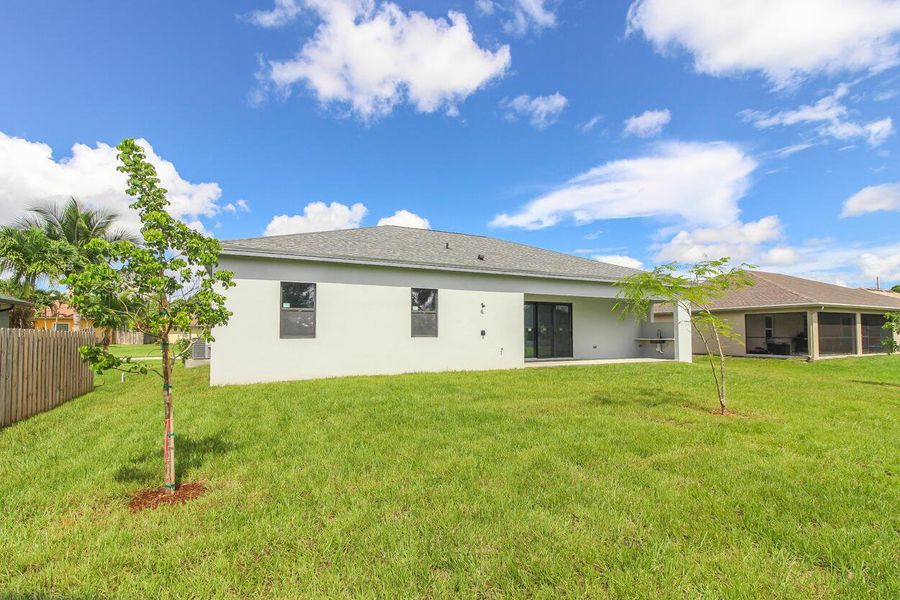 Exterior details and patio area of a home in , Port St. Lucie (Image 3).