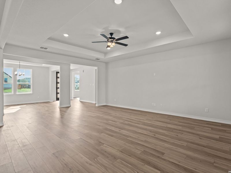 Spacious, unfurnished interior of a new home in Potranco Oaks, Castroville (Image 24).