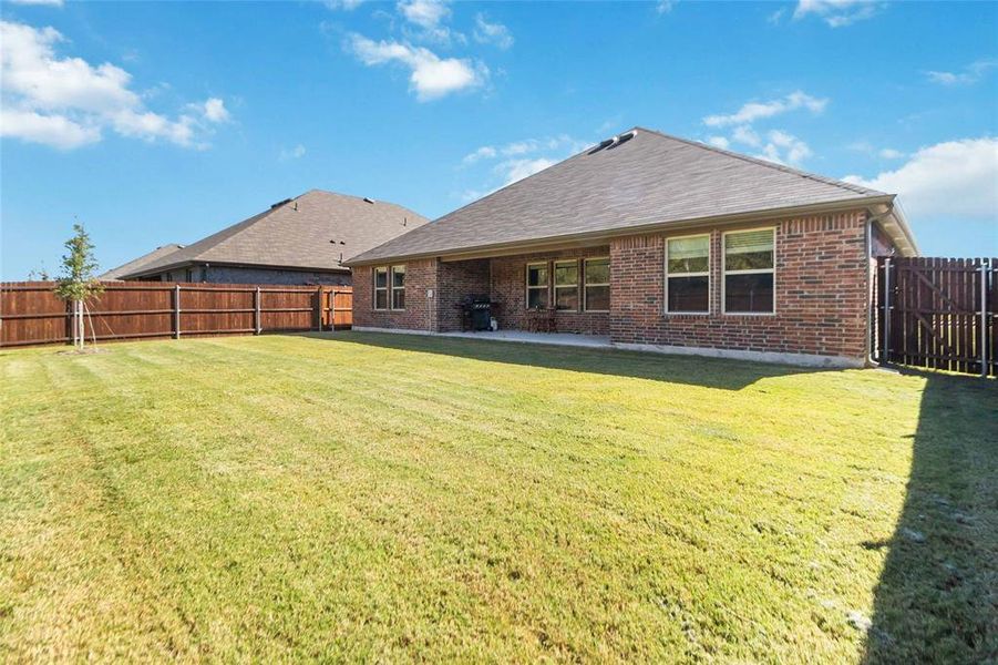 Exterior details and patio area of a home in Stonehaven, Caddo Mills (Image 3).