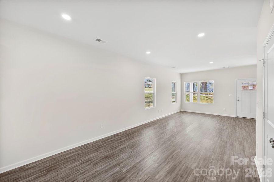 Spacious, unfurnished interior of a new home in , Kings Mountain (Image 27).
