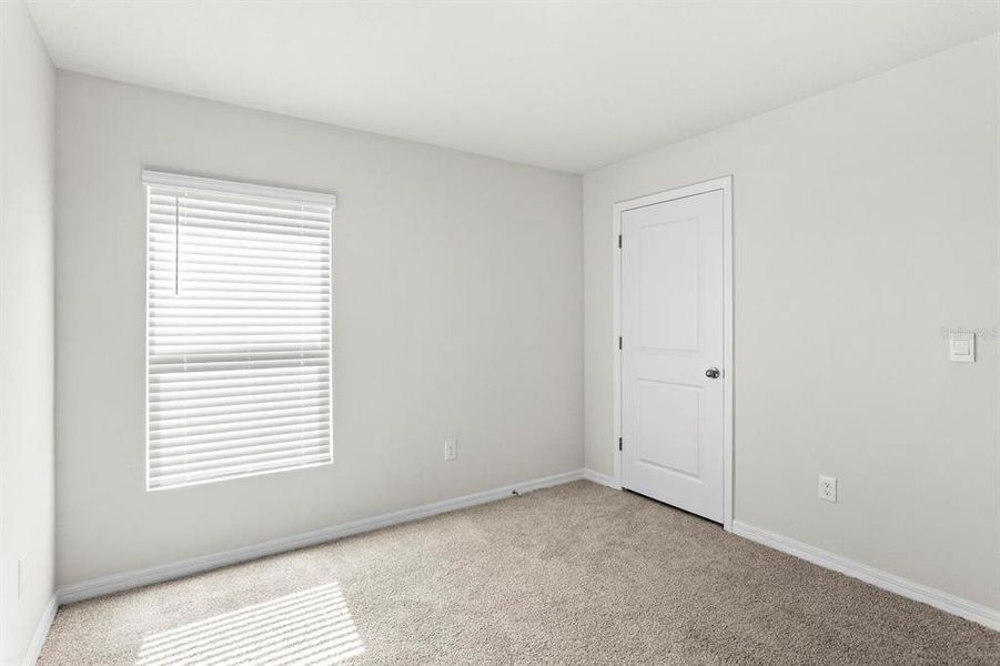 Spacious, unfurnished interior of a new home in Mandarin Grove, Palmetto (Image 22).