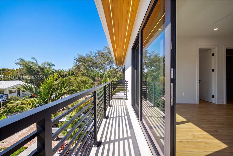 Exterior details and patio area of a home in , Fort Lauderdale (Image 3).