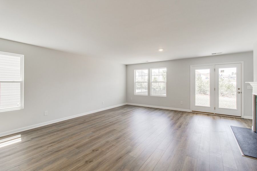 Spacious, unfurnished interior of a new home in Ellington, Elgin (Image 19).