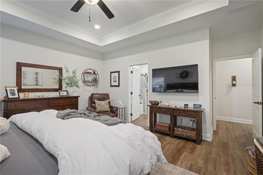 Furnished interior view inside a new home in , Dallas (Image 18).