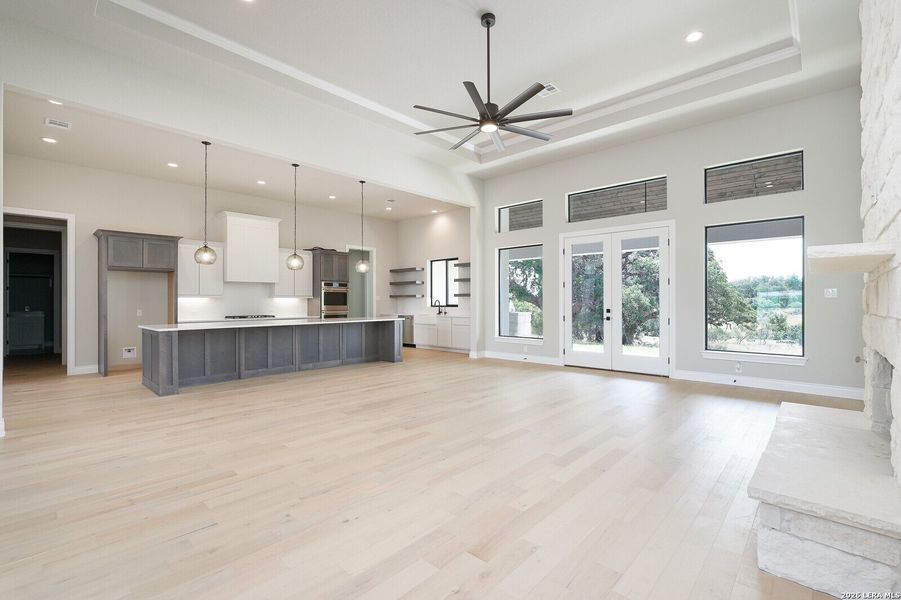 Spacious, unfurnished interior of a new home in , Canyon Lake (Image 8).
