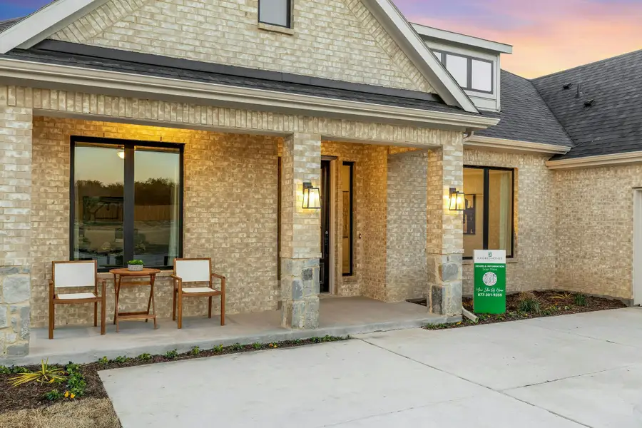 Exterior details and patio area of a home in Kentsdale Farms, DeSoto (Image 3).