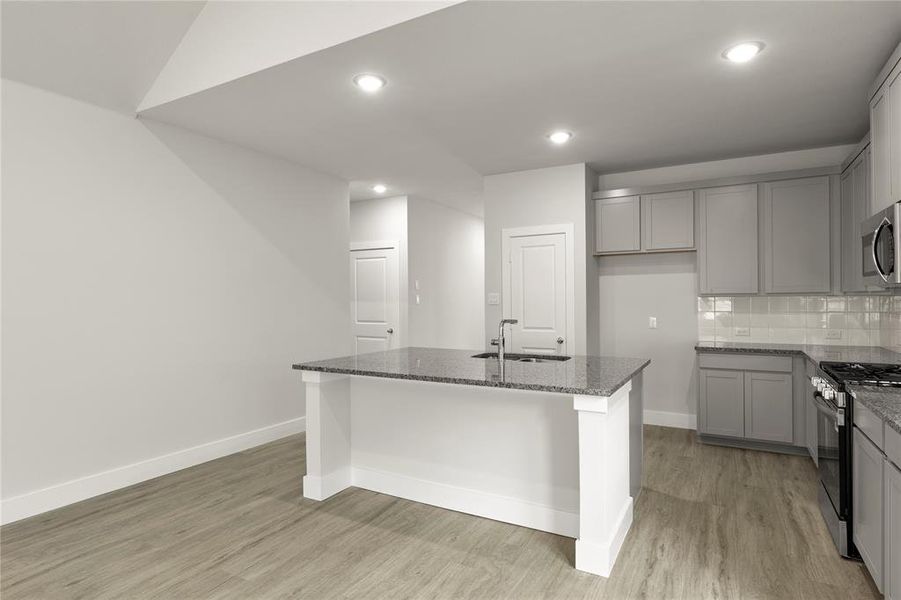 10. 1817 Jasmin June - Kitchen (3)