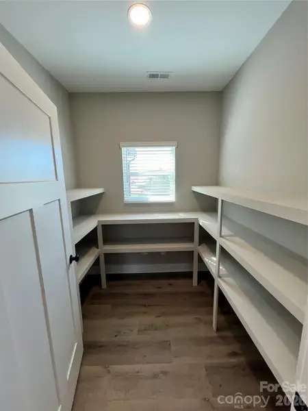 Walk in Pantry Walk in Pantry