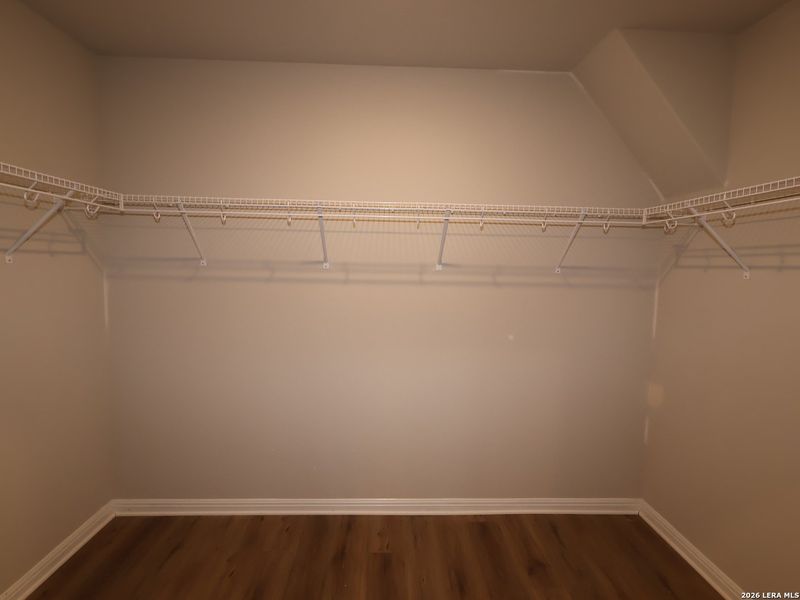 Spacious, unfurnished interior of a new home in Mesquite Ridge, San Antonio (Image 10).