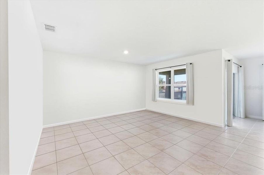 Spacious, unfurnished interior of a new home in Eden Hills, Lake Alfred (Image 25). Spacious, unfurnished interior of a new home in Eden Hills, Lake Alfred (Image 25).