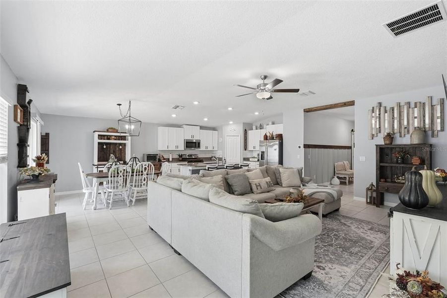 Furnished interior view inside a new home in Verano: The Estates, Spring Hill (Image 20). Furnished interior view inside a new home in Verano: The Estates, Spring Hill (Image 20).