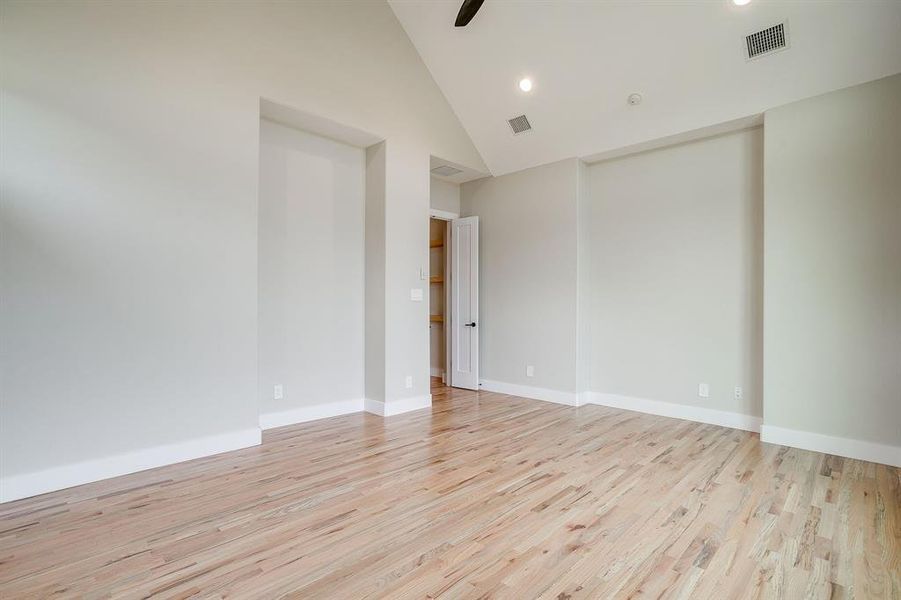 Spacious, unfurnished interior of a new home in , Granbury (Image 26).