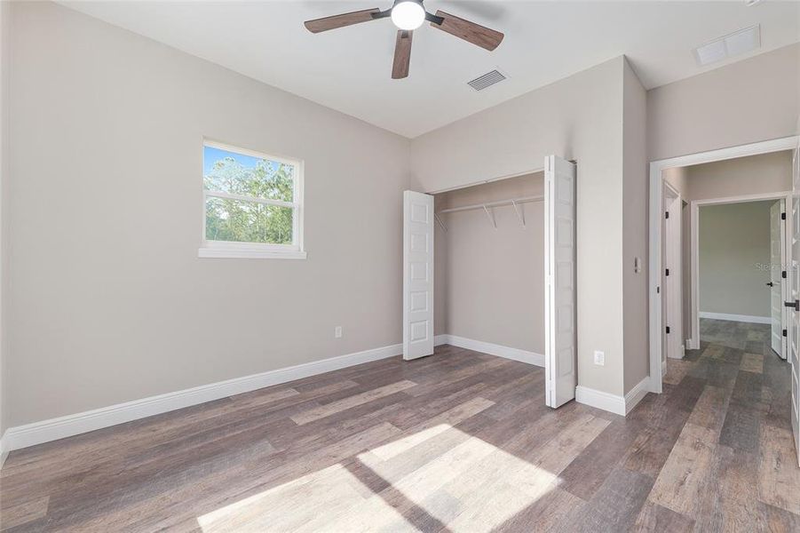Spacious, unfurnished interior of a new home in , Citrus Springs (Image 30).