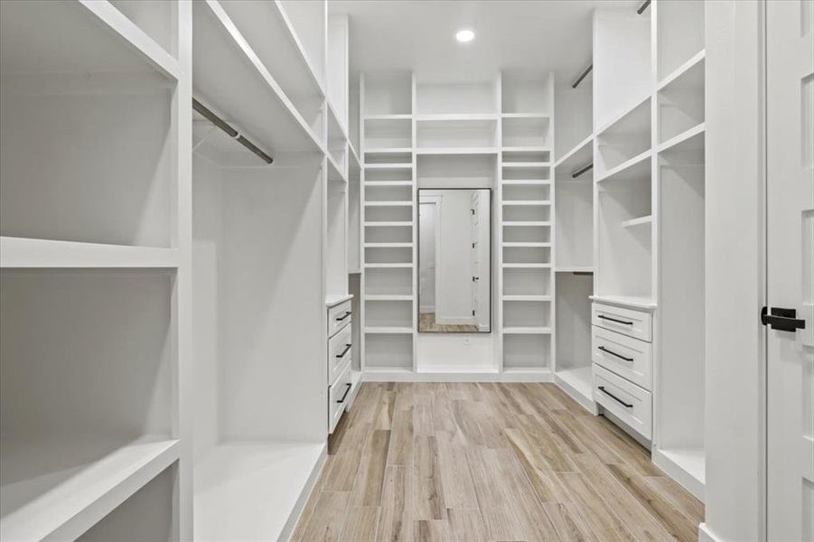 Spacious, unfurnished interior of a new home in , Burleson (Image 20). Spacious, unfurnished interior of a new home in , Burleson (Image 20).