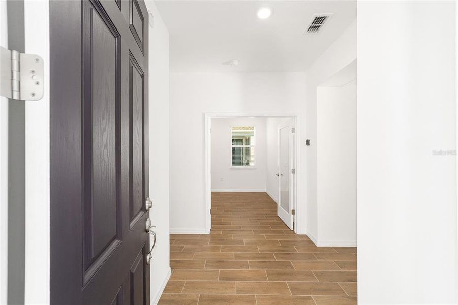 Spacious, unfurnished interior of a new home in , Ocala (Image 37).