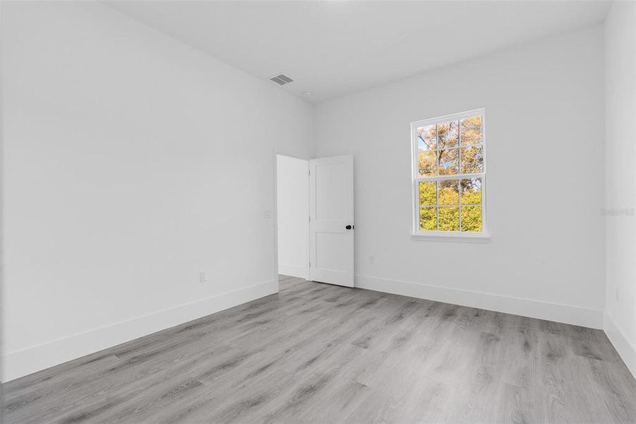 Spacious, unfurnished interior of a new home in , Ocala (Image 31).