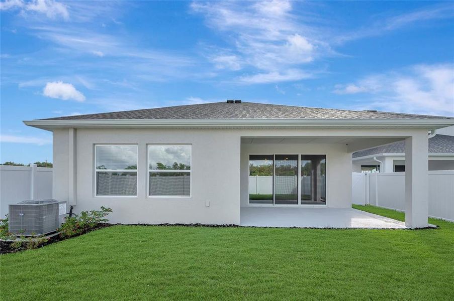 Exterior details and patio area of a home in Eastlyn, Bradenton (Image 4).