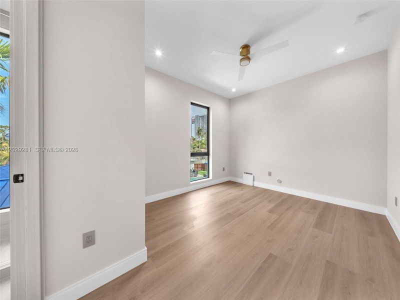 Spacious, unfurnished interior of a new home in , Hollywood (Image 44).