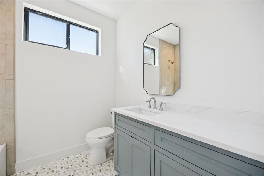 Furnished interior view inside a new home in , Dallas (Image 9).