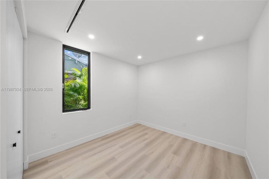 Spacious, unfurnished interior of a new home in , Miami (Image 18).