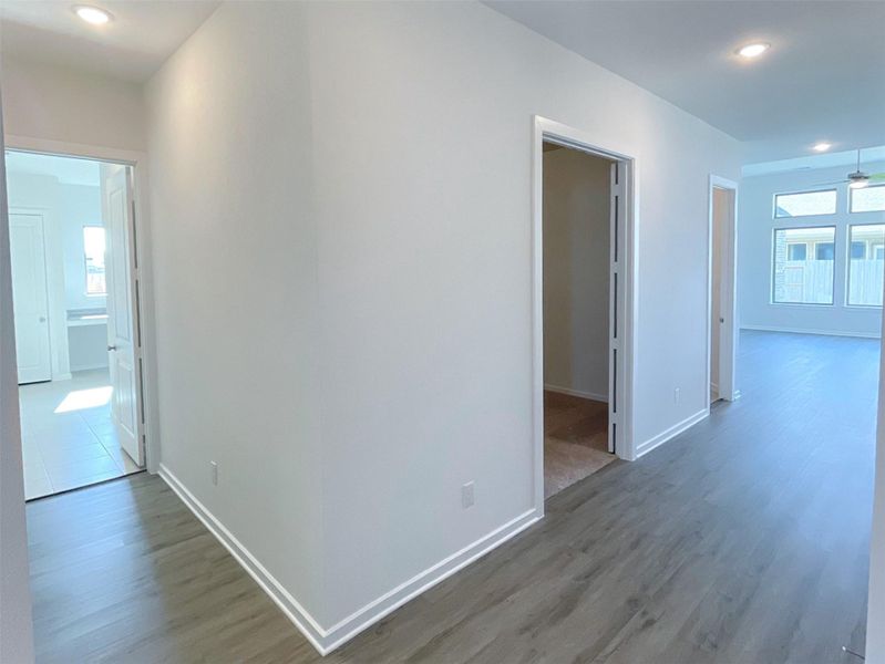 Spacious, unfurnished interior of a new home in Canterra Creek  60', Rosharon (Image 20).