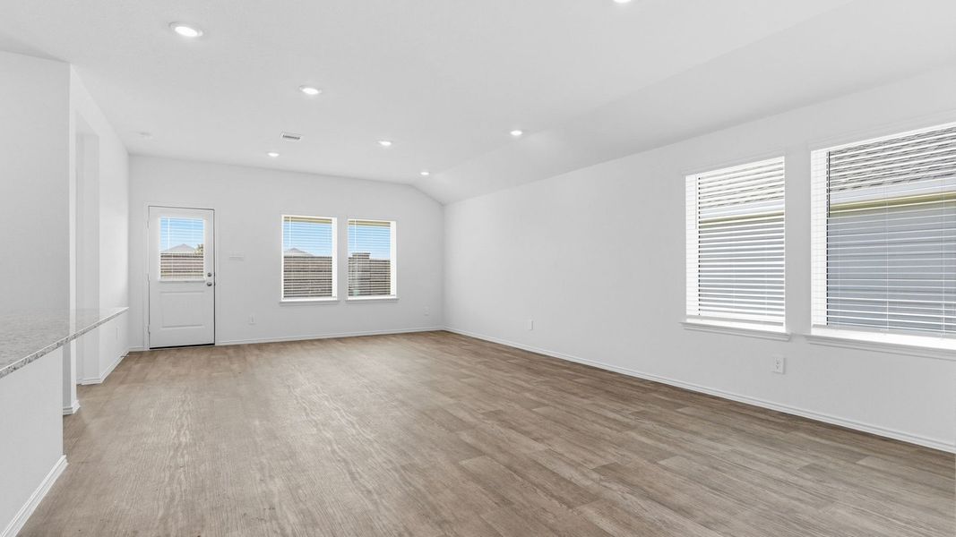 Spacious, unfurnished interior of a new home in Tamarron, Fulshear (Image 22).