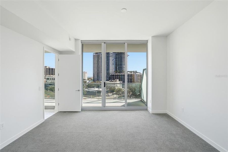 Spacious, unfurnished interior of a new home in , St. Petersburg (Image 54).