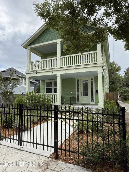 Exterior details and patio area of a home in , Jacksonville (Image 29).
