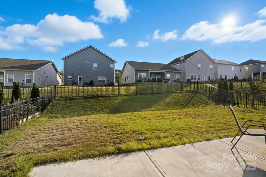 Community amenities in Orchard Creek, Charlotte (Image 22).