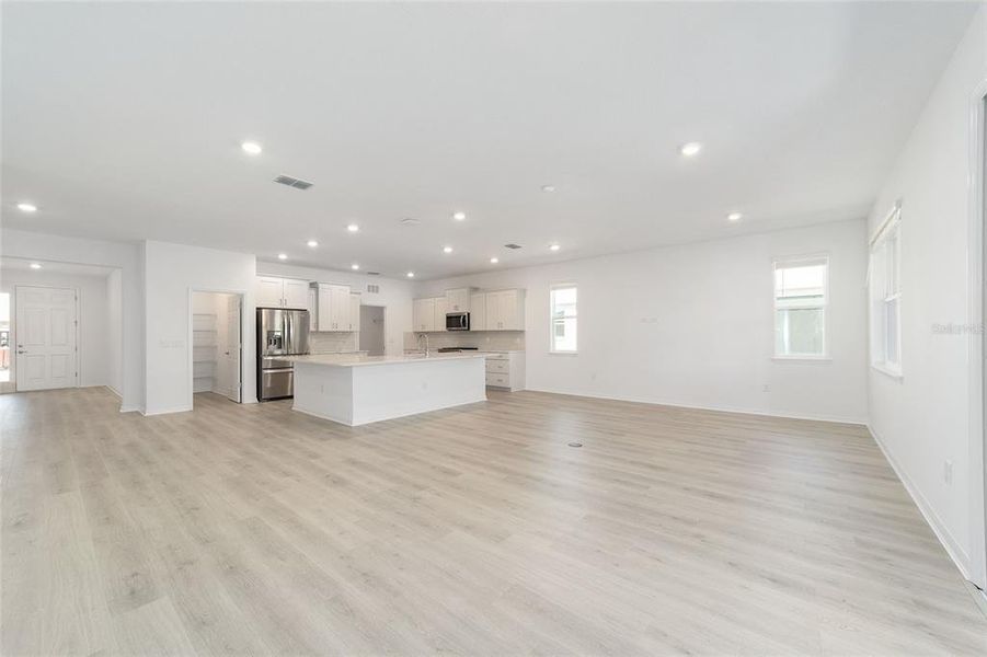 Spacious, unfurnished interior of a new home in , Ocala (Image 17).