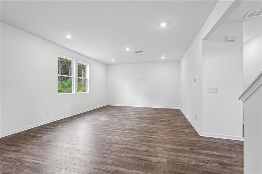 Spacious, unfurnished interior of a new home in Heritage River, Euharlee (Image 45). Spacious, unfurnished interior of a new home in Heritage River, Euharlee (Image 45).