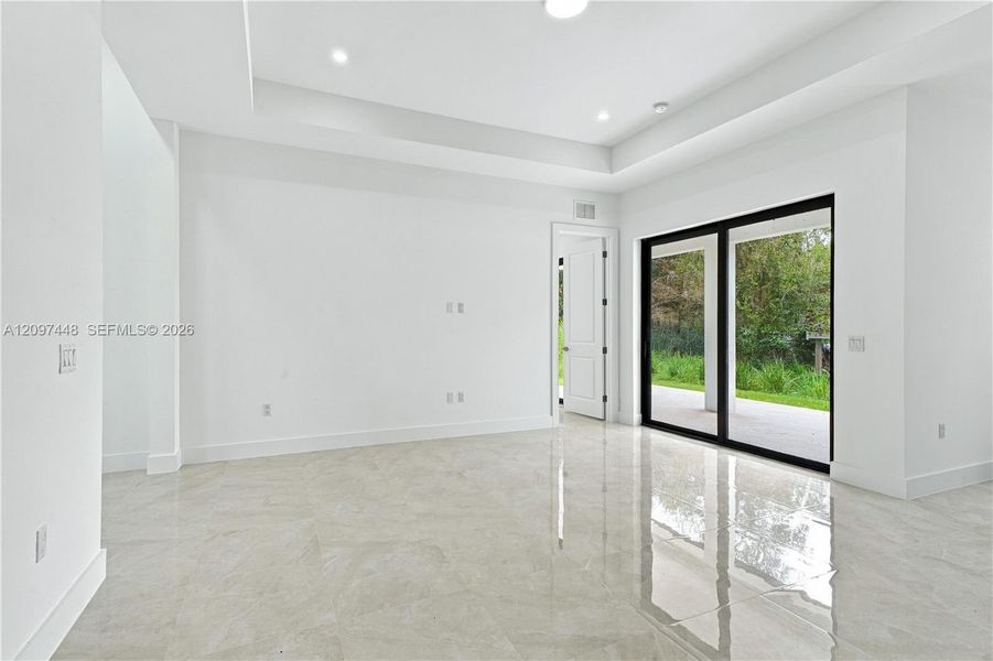 Spacious, unfurnished interior of a new home in , Lehigh Acres (Image 15).