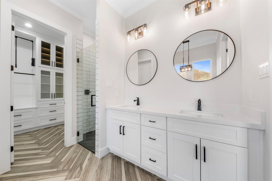 Furnished interior view inside a new home in , Baytown (Image 30).