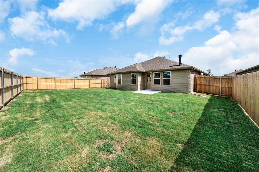 Exterior details and patio area of a home in Fox Landing, Caddo Mills (Image 4).