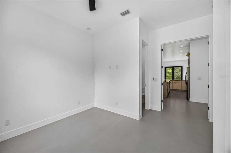 Spacious, unfurnished interior of a new home in , Port Charlotte (Image 29).