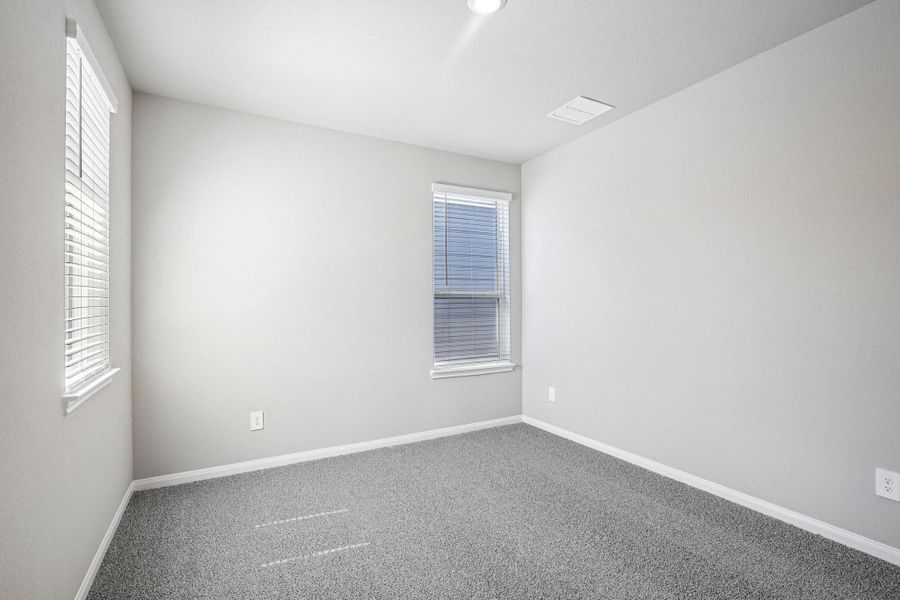 Spacious, unfurnished interior of a new home in Kemah Crossing - Luxe Series, Kemah (Image 28).