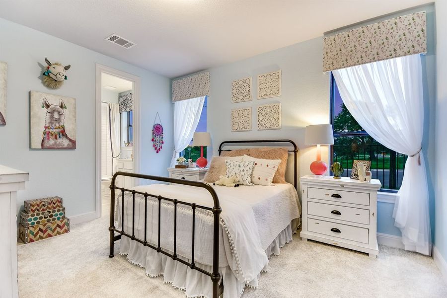 Representative furnished interior of a home built from the Catalina by Giddens Homes in Clearwater Ranch, Liberty Hill (Image 84).