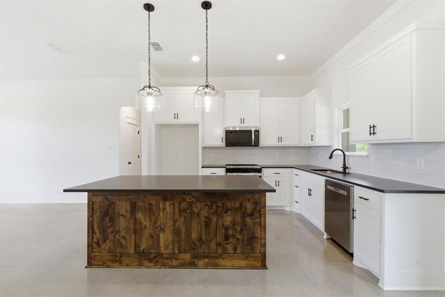 Furnished interior view inside a new home in , Weatherford (Image 7).