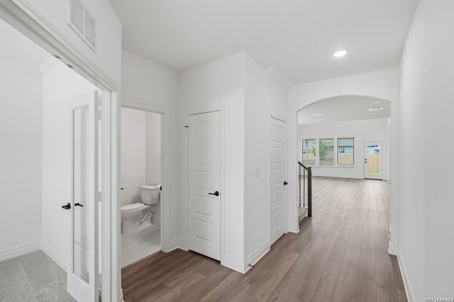 Spacious, unfurnished interior of a new home in Bison Ridge, San Antonio (Image 20). Spacious, unfurnished interior of a new home in Bison Ridge, San Antonio (Image 20).