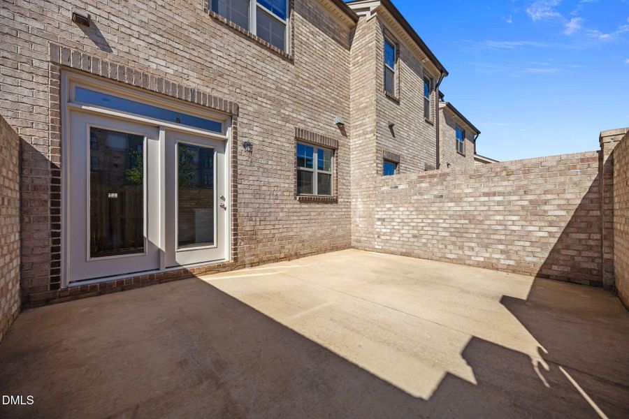 31-web-or-mls-Patio001